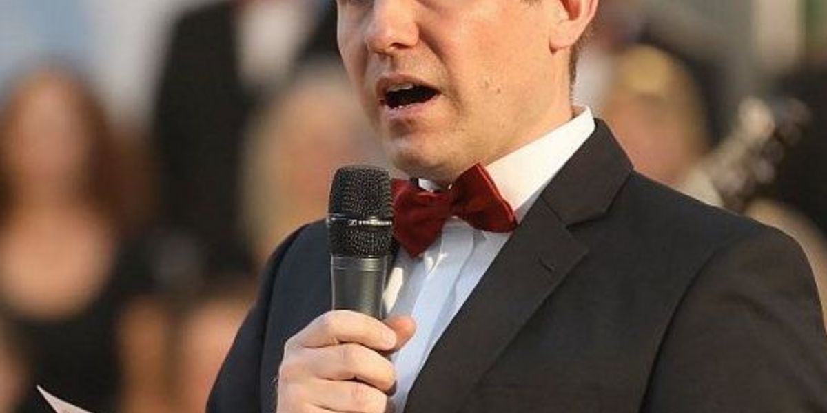 Begrüßungsworte sprach Daniel Benker, Vorsitzender des Vereins hinter dem Ensemble. - Foto: Toni Scholz