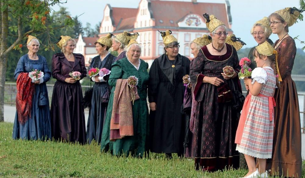 Goldhaubenfrauen Neuhaus am Inn