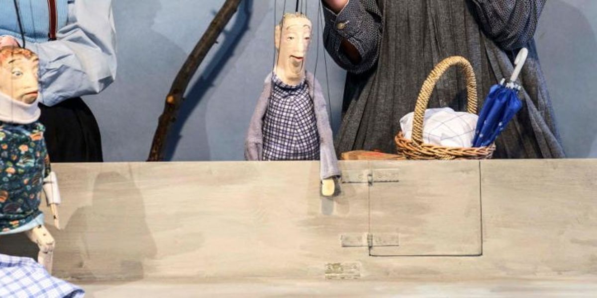 Die "Exen" Dorothee Carls und Annika Pilstl mit ihrer Puppenclownerei "Hühner"