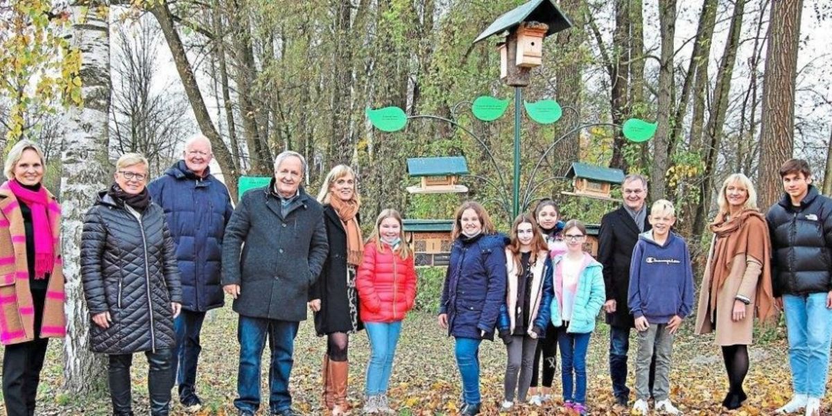 Der Lebensbaum, geschaffen von Dr. Josef Sommer, stellt den Komplex Leben dar und bildete eine Verbindung des Neuhauser Kulturgartens "InnArt" mit dem Lesegarten und der dahinter bestehenden Blühfläche.